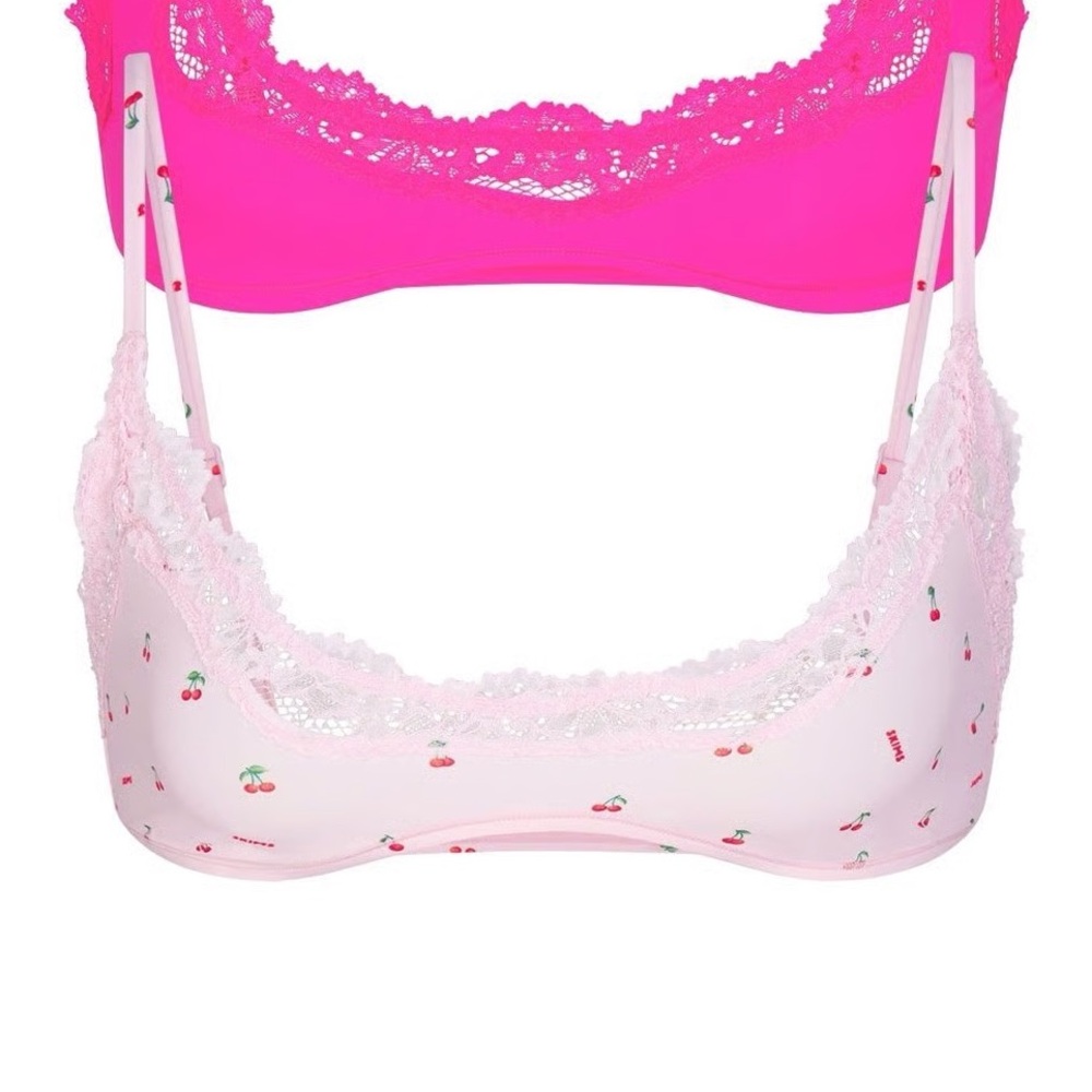 SKIMS FITS EVERYBODY LACE SCOOP BRALETTE LIMITED EDITION: CHERRY BLOSSOM PRINT S - Picture 3 of 7